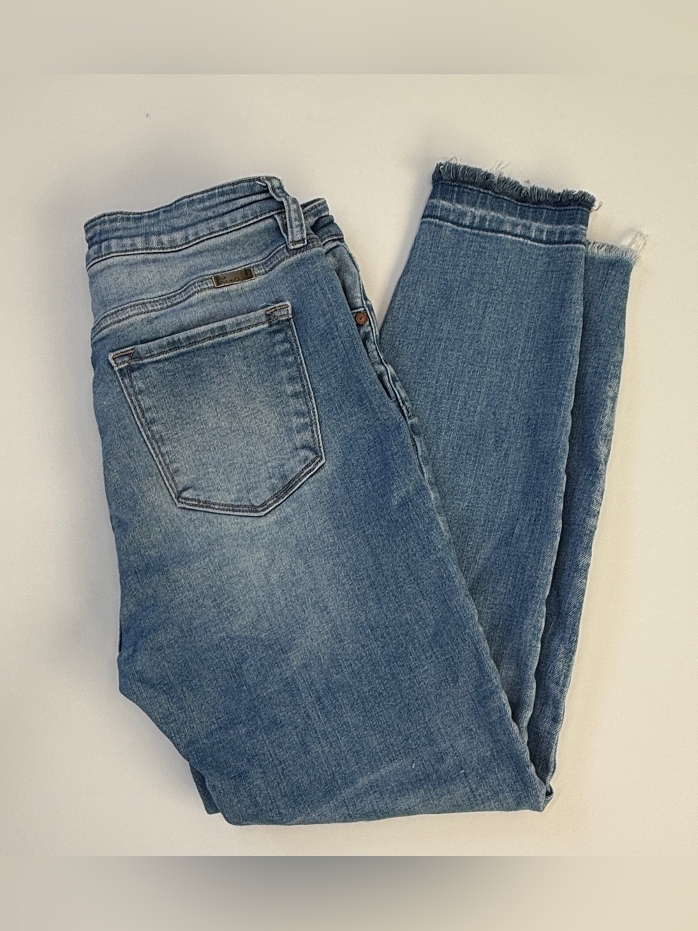 KanCan Mid High Rise Frayed Released Hem Jeans Size 9 / 28 Medium Wash Stretch